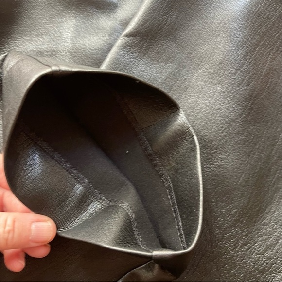 Aritzia Babaton Command Cropped Pant Faux Leather Soft sz 16 - Picture 8 of 8